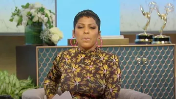 Aurelia Floral Imprimé Maillot extensible Col roulé porté par Tamron Hall tel que vu au Tamron Hall Show le 5 octobre 2023