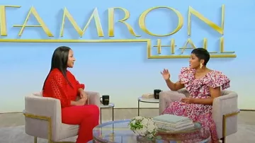 Robe à manches à volants à col en V Sika Lupita portée par Tamron Hall telle que vue au Tamron Hall Show le 6 octobre 2023