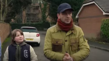 Barbour Green Oth­er Ma­te­ri­als Out­er­wear Jack­et worn by Vinnie O'Neil (Joseph Gilgun) as seen in Brassic (S05E06)