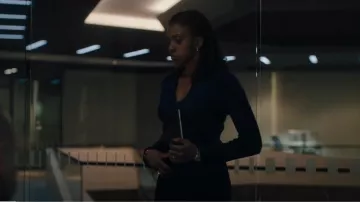 Reiss Navy Elaina Petite robe midi tricotée côtelée portée par Kate Sacker (Condola Rashad) vue dans Billions (S07E09)