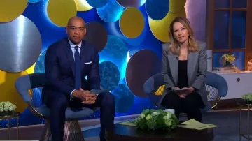 Chaqueta blazer de lana a cuadros de Saint Laurent usada por Eva Pilgrim como se ve en Good Morning America el 9 de octubre de 2023