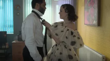 Vestido voluminoso de tul de H&M usado por Tiffany (Jessica Brown Findlay) como se ve en The Flatshare (T01E06)