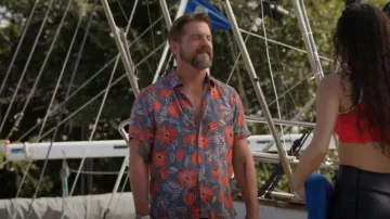 Camisa de Ted Baker usada por Rick (Zachary Knighton) como se ve en Magnum P.I. (T05E12)