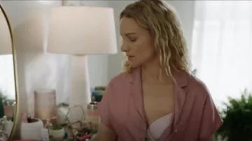 Madewell Cropped Camp Shirt worn by Magalie Leblanc (Laurence Leboeuf) as seen in Transplant (S04E01)