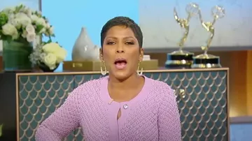 David Koma Crystal Embroidered Knit Cardigan porté par Tamron Hall comme vu dans Tamron Hall Show le 10 octobre 2023