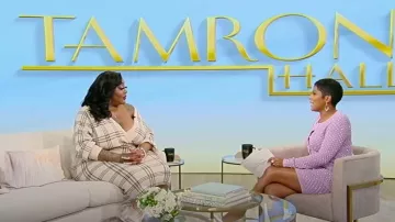 David Koma Crystal Embroider Knit Mini jupe portée par Tamron Hall comme vu dans Tamron Hall Show le 10 octobre 2023