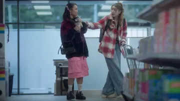 Mocasín de vestido sin cordones de Madden Girl Kassidy usado por Rebecca Li (Jennifer Tong) como se ve en Fakes (T01E03)