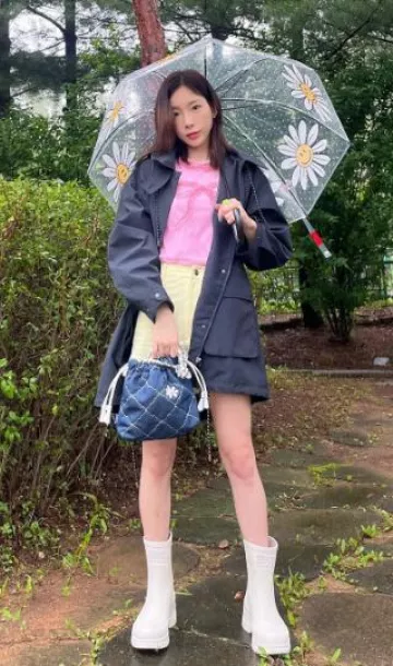 Daisy Syndrome Daisy Frill Shorts worn by Taeyeon on her Instagram on July 15, 2023