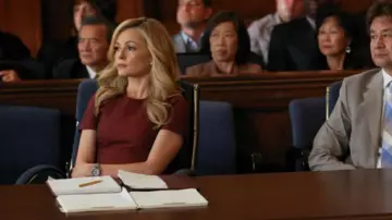 Victoria Beckham Robe Midi en coton extensible Jacquard portée par Amy Quinn (Lindsey Gort) comme on le voit dans All Rise (S03E14)