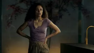 Free People Una de las camisetas de bebé de las chicas usada por Emma (Jessica Plummer) como se ve en The Girl Before (T01E02)