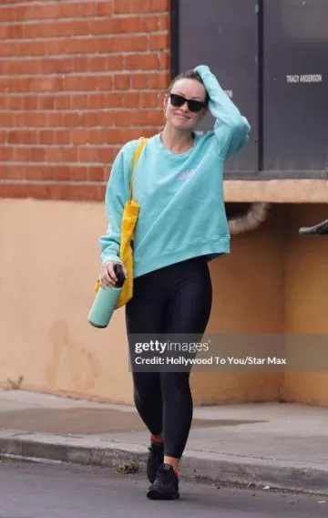 Zapatillas Adidas Ultraboost usadas por Olivia Wilde en Los Ángeles el 10 de octubre de 2023