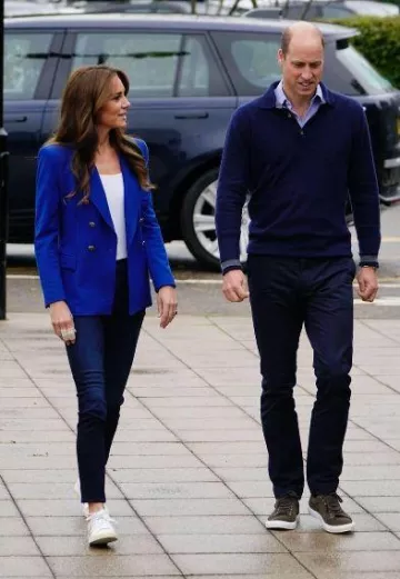 Blazer à double poitrine sur mesure Zara en cobalt porté par Kate Middleton à Marlow le 12 octobre 2023