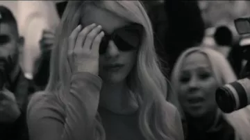 Lunettes de soleil en acétate surdimensionnées Céline en noir portées par Madison Montgomery (Emma Roberts) comme on le voit dans American Horror Story (S12E04)