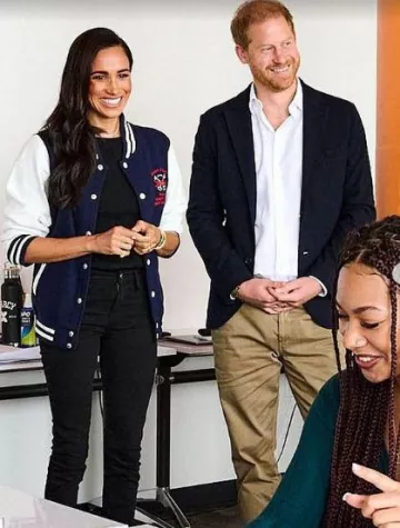 Cartier Tank Francaise Watch in Gold portée par Meghan Markle à la Marcy Lab School le 10 octobre 2023