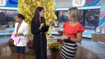 Vestido polo de punto de punto de Tory Burch usado por Sally Holmes como se ve en Today el 12 de octubre de 2023