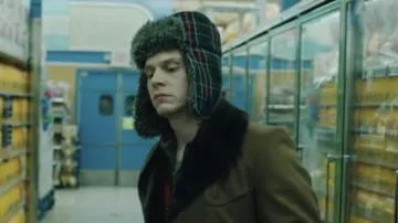 The trapper-style hat worn by Warren (Evan Peters) in the movie American Animals