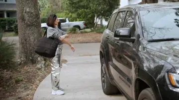 Pantalones rectos de los 90 de H&M usados por Paige DeSorbo como se ve en Southern Charm (T09E05)