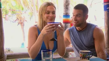 Riot Swim Echo One Piece en Ocean Water usado por Jessica Girod como se ve en Bachelor in Paradise (T09E03)