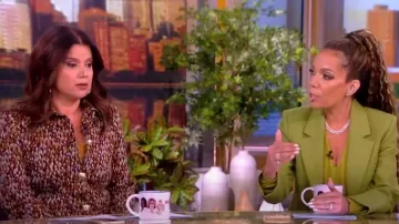 Chaqueta Victoria Beckham Patch Pocket usada por Sunny Hostin como se ve en The View el 13 de octubre de 2023