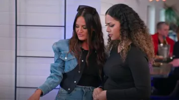 Vaqueros ajustados con paneles en contraste de Mugler usados por Lisa Barlow como se ve en The Real Housewives of Salt Lake City (T04E06)