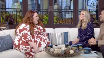 Bloom Chic Silhouette Floral Print Knot Neck Lantern Sleeve Vestido usado por Chrissy Metz como se vio en LIVE with Kelly and Mark el 10 de octubre de 2023