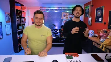 Le t-shirt Primitive porté par Raphaël Carlier dans la vidéo YouTube 1 an après : sommes-nous devenus des machines ? (fin du défi sport) de Mcfly et Carlito