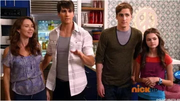 Chemise à rayures noires et blanches à deux poches pour hommes Bar III portée par James Diamond (James Maslow) dans la série télévisée Big Time Rush (saison 3, épisode 2)