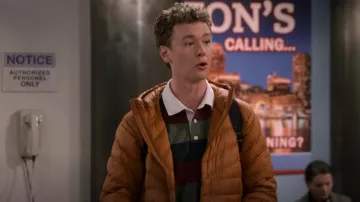 H&M Regular Fit Chaqueta ligera para exteriores usada por David Crane (Anders Keith) como se ve en Frasier (S01E01)