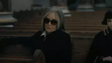 Gafas de sol Gucci GG0877S usadas por Madeline Usher (Mary McDonnell) como se ve en La caída de la casa Usher (T01E01)