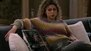 Suéter corto de manga abullonada con inserción de madre usado por Eve (Jess Salgueiro) como se ve en Frasier (S01E02)