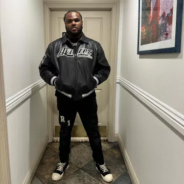 Amiri Faded Black Varsity Logo Jeans porté par Tee Grizzley sur le compte Instagram @teegrizzley