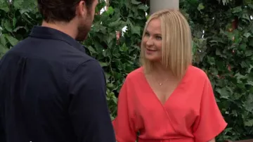 Vestido Trina Turk Zest en granizado usado por Sharon Newman (Sharon Case) como se ve en The Young and the Restless el 13 de septiembre de 2023