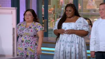 Nooworks Gre­ta Hast­ings worn by Alyse Whitney as seen in The Big Nailed It Baking Challenge (S01E09)