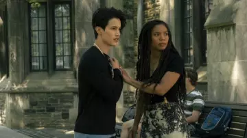 Le collier porté par Jordan Li (Derek Luh) dans la série The Boys : Gen V (Season 1 Episode 5)