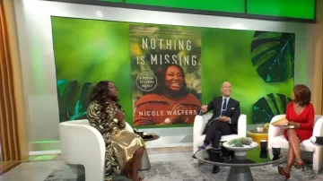 Jupe longue métallique Zara portée par Nicole Walters comme on le voit dans CBS Mornings le 10 octobre 2023