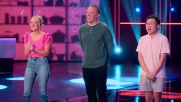 Haut à volants Shein porté par Kayla Giddings comme on le voit dans Is It Cake? (S02E06)