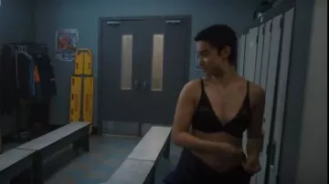Tanga Reve pour femme Simone Perele porté par Sydney Kuhne vu dans SkyMed (S02E03)