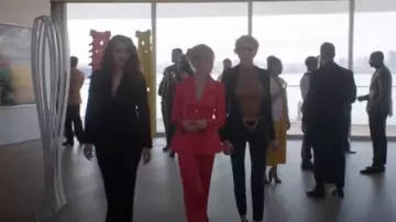 Chaqueta Rejina Pyo Etta usada por Mia Smoak (Katherine McNamara) como se ve en Arrow (S08E09)
