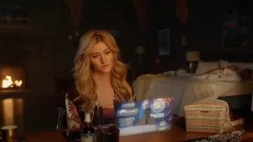 Flora Nikrooz Delphine Robe portée par Mia Smoak (Katherine McNamara) dans Arrow (S08E09)