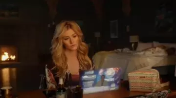 Flora Nikrooz Delphine Túnica usada por Mia Smoak (Katherine McNamara) como se ve en Arrow (S08E09)