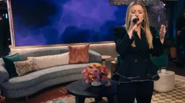 Alexander McQueen Veste zippée à volants en laine et mohair mélangés portée par Kelly Clarkson comme on le voit dans Today le 16 octobre 2023