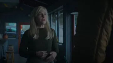 Mango High Col­lar Ribbed Knit Sweater worn by Nora Parker (Rachael Harris) as seen in Goosebumps (S01E02)