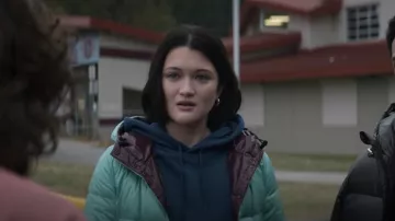Sudadera con capucha corta de H&M usada por Margot Stokes (Isa Briones) como se ve en Goosebumps (T01E03)
