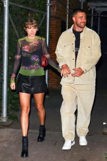 Alessandra Camilla Blue Rain Diamond Cuffs Drop worn by Taylor Swift in New York City on October 15, 2023