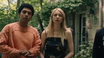 Knowza Pais­ley Print Tie Back French Knot worn by Cate Dunlap (Maddie Phillips) as seen in Gen V (S01E05)