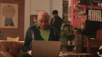 Rails Reese Cárdigan cuadrado usado por Kylie (Travina Springer) como se ve en The Irrational (T01E04)
