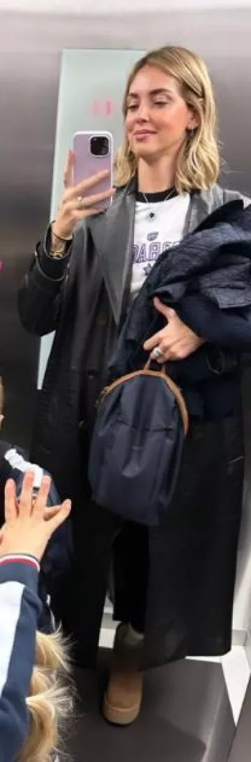 Funda de silicona para iPhone de Apple usada por Chiara Ferragni en su historia de Instagram el 17 de octubre de 2023