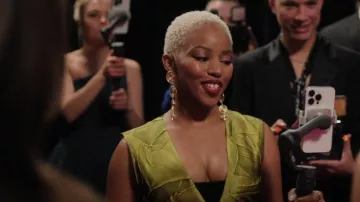 Dries Van Noten Coni Crinkle Jacquard Top como se ve en The Morning Show (S03E07)