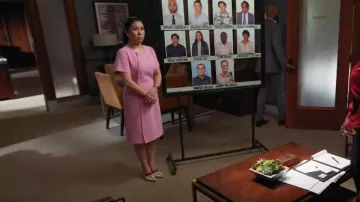 Zapatos Gucci para mujer Piel de becerro Sylvie Web MidHeel Slingback usado por Sherri Kansky (Ruthie Ann Miles) como se ve en All Rise (S03E15)