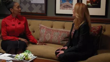 Blazer de lunares negros de Paul Smith usado por Lisa Benner (Marg Helgenberger) como se ve en All Rise (T03E15)